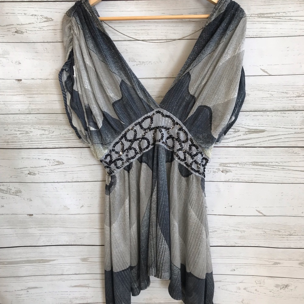 Free people kimono top, grey with beading at waist. Size small - Picture 9 of 10